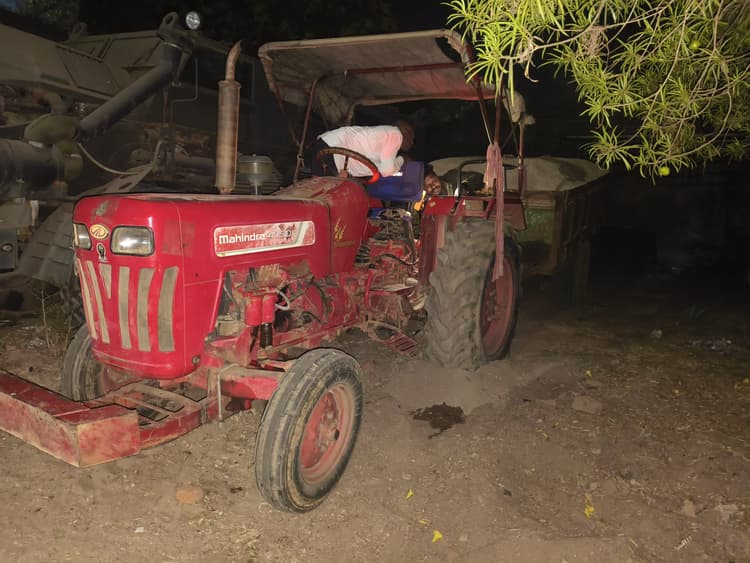 Giridih News :पुलिस ने अवैध बालू लदे सात ट्रैक्टरों को किया जब्त