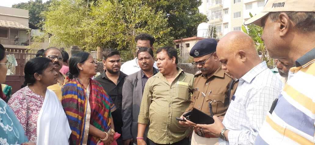 East Singhbhum news : विधवा मां ने पुलिस से बेटे के हत्यारे को सजा दिलाने की गुहार लगायी