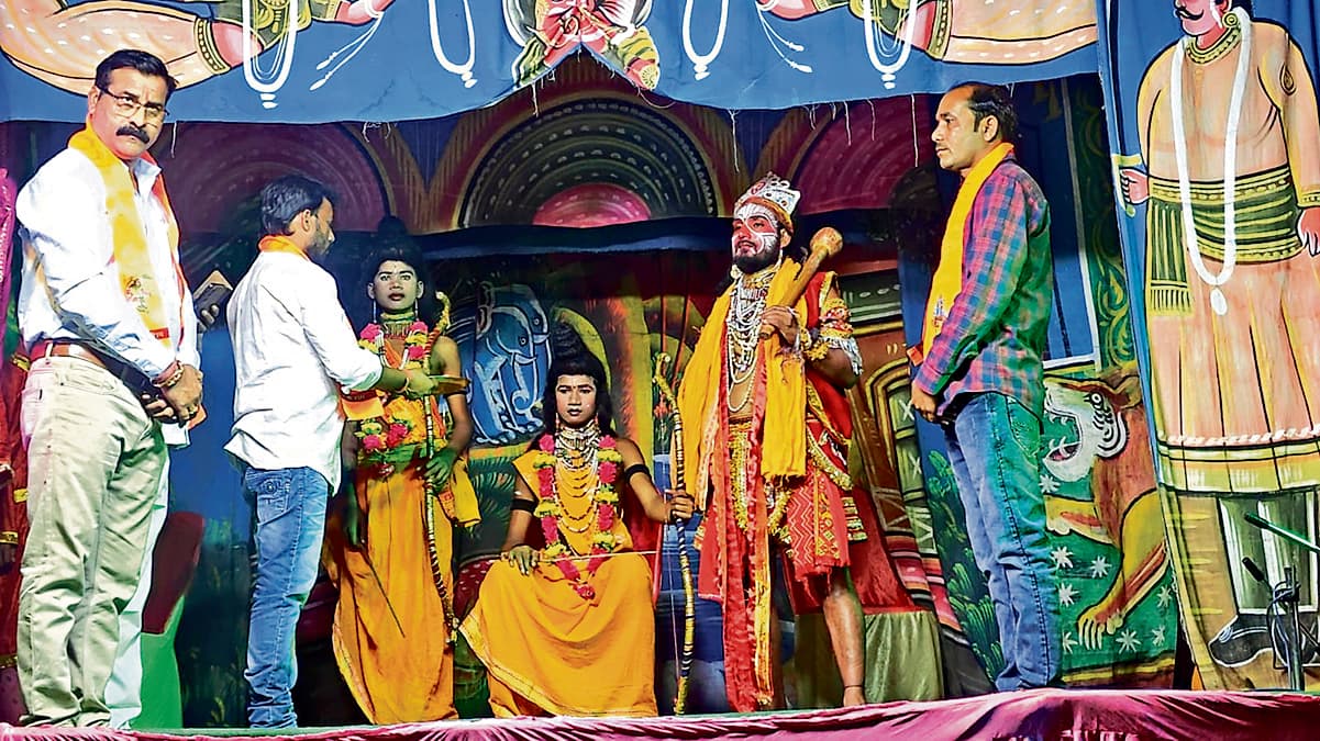 Seraikela Kharsawan news: राम-भरत मिलन के प्रसंग को देख भाव विभोर हुए लोग