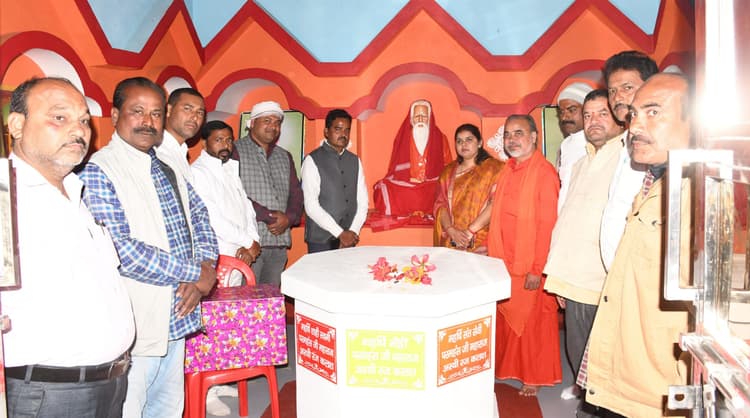 सत्संग से बरबन्ना में माहौल हुआ भक्तिमय