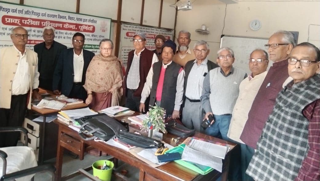 विवि सेवानिवृत्त शिक्षक संघ ने वीसी को सौंपा सात सूत्री मांगपत्र