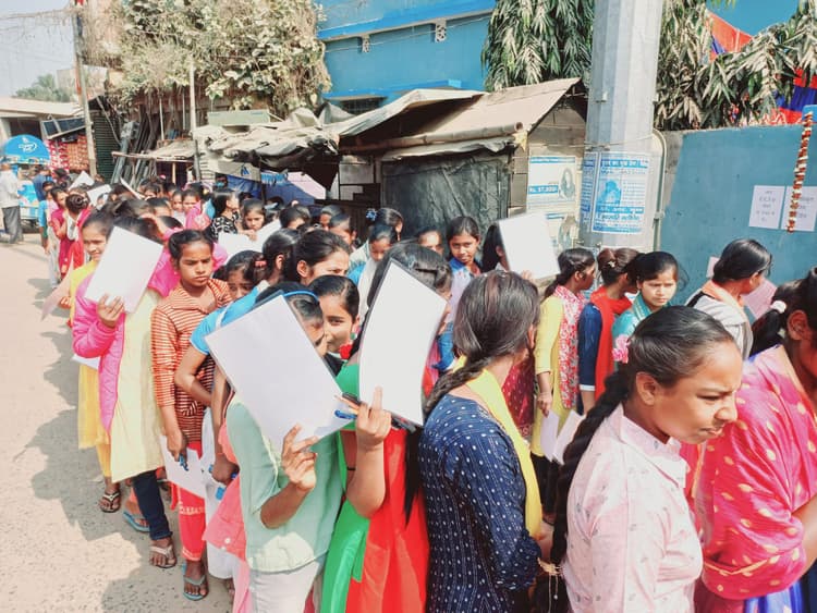 निर्मली अनुमंडल में शांतिपूर्वक मैट्रिक परीक्षा का हो रहा आयोजन