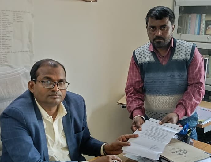 समिति सदस्य ने प्रमुख पर लगाया कमीशन मांगने का आरोप