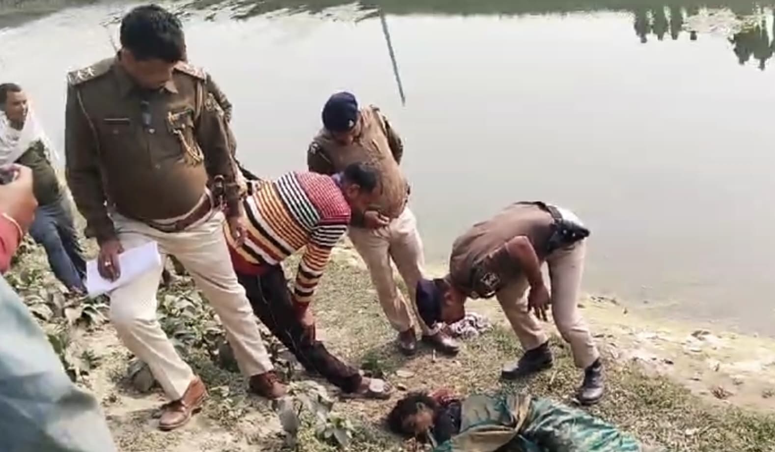 गोली लगी हुई महिला का शव बरामद, नहीं हो सकी पहचान, जांच में जुटी पुलिस