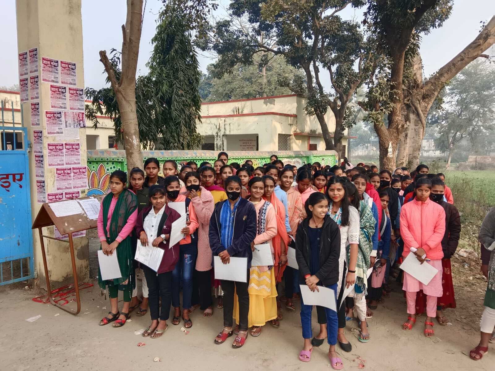 चौथे दिन सामाजिक विज्ञान की हुई परीक्षा, एक मुन्नाभाई धराया