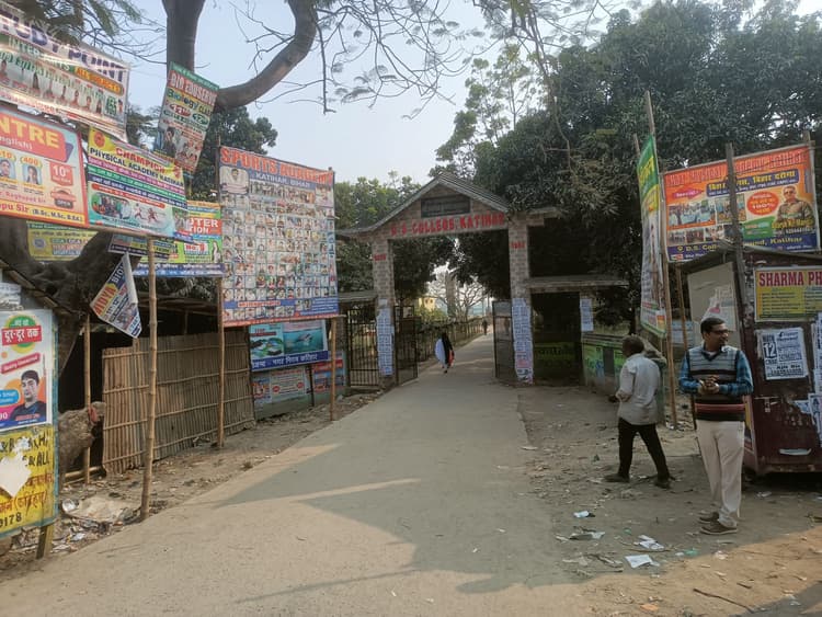 ड्रेनेज बना नहीं, अतिक्रमणकारी डीएस कॉलेज के सामने सजाने लगे दुकान