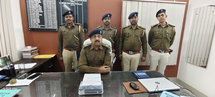 दो नाबालिगों को हथियार के साथ पुलिस ने किया गिरफ्तार