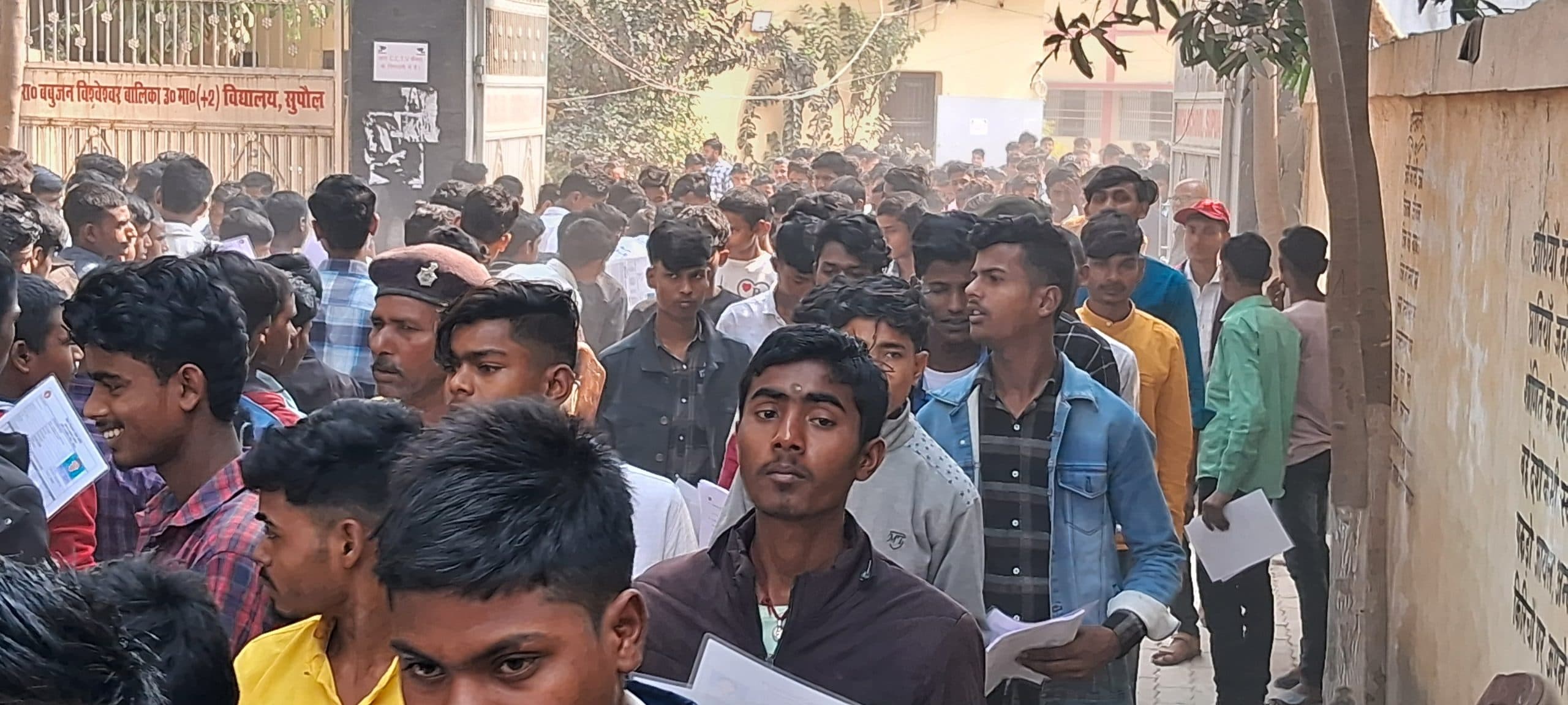 दूसरे के बदले परीक्षा दे रहे तीन फर्जी परीक्षार्थी धराये