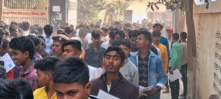 दूसरे के बदले परीक्षा दे रहे तीन फर्जी परीक्षार्थी धराये