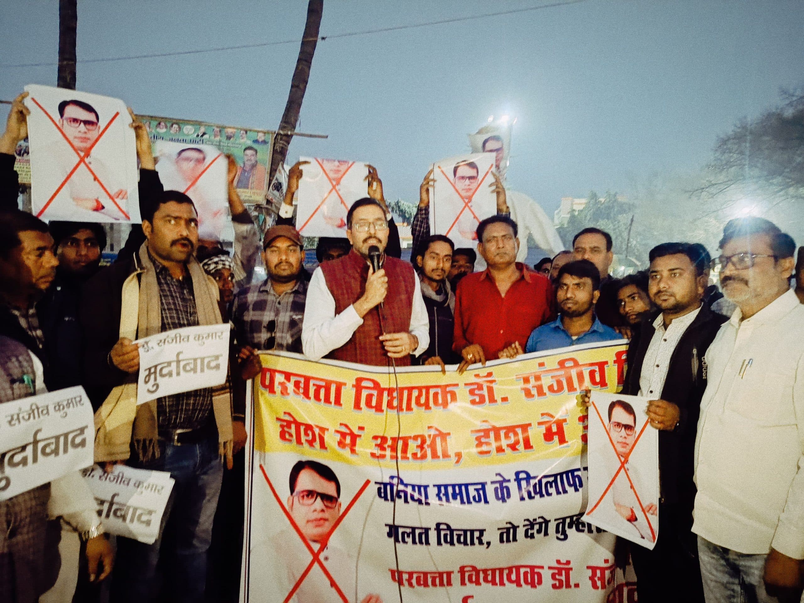 परबत्ता विधायक के खिलाफ निकाला गया आक्रोश मार्च