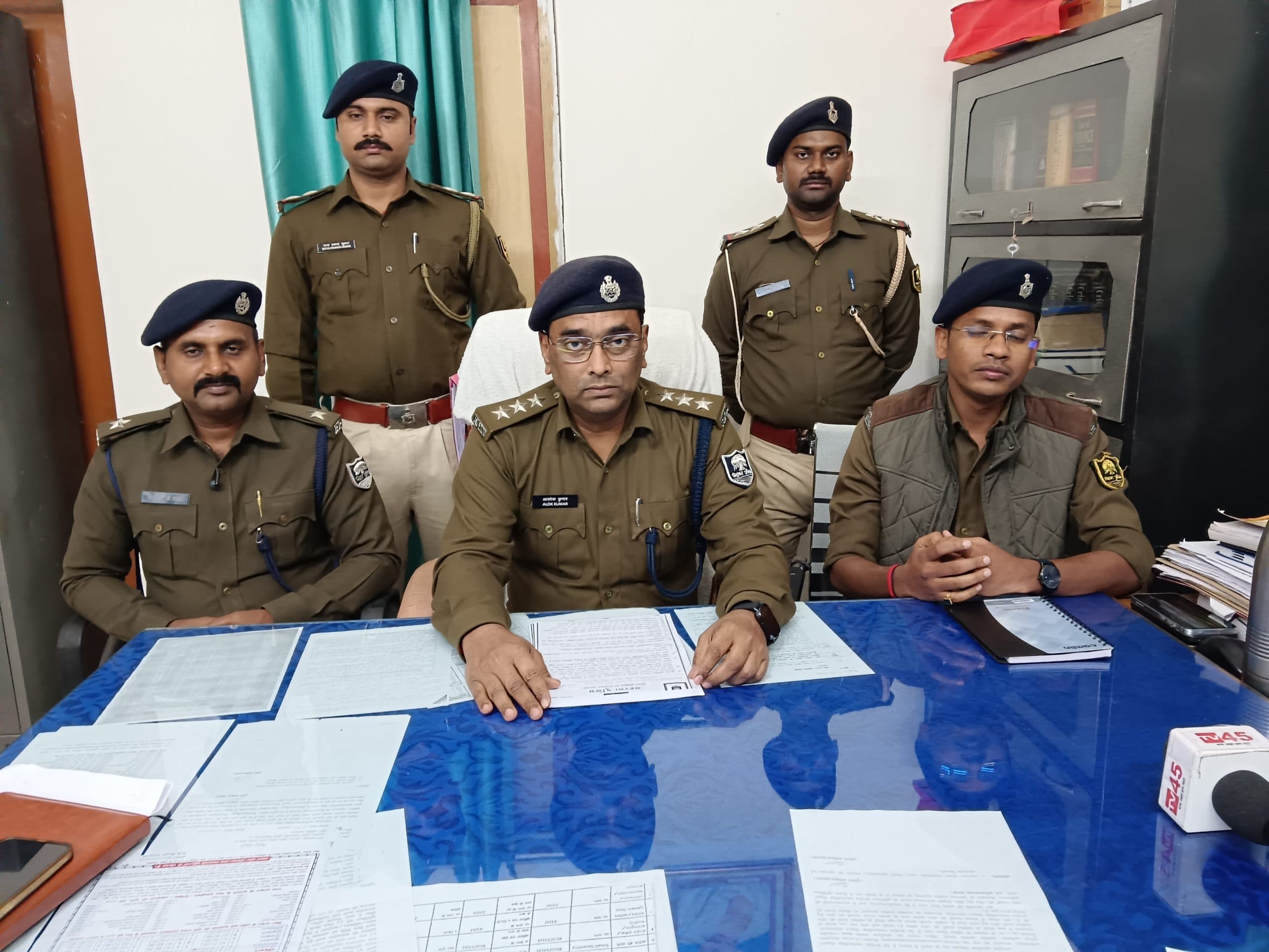 दो इनामी वांछित अपराधी गिरफ्तार, एसडीपीओ ने प्रेसवार्ता कर दी जानकारी