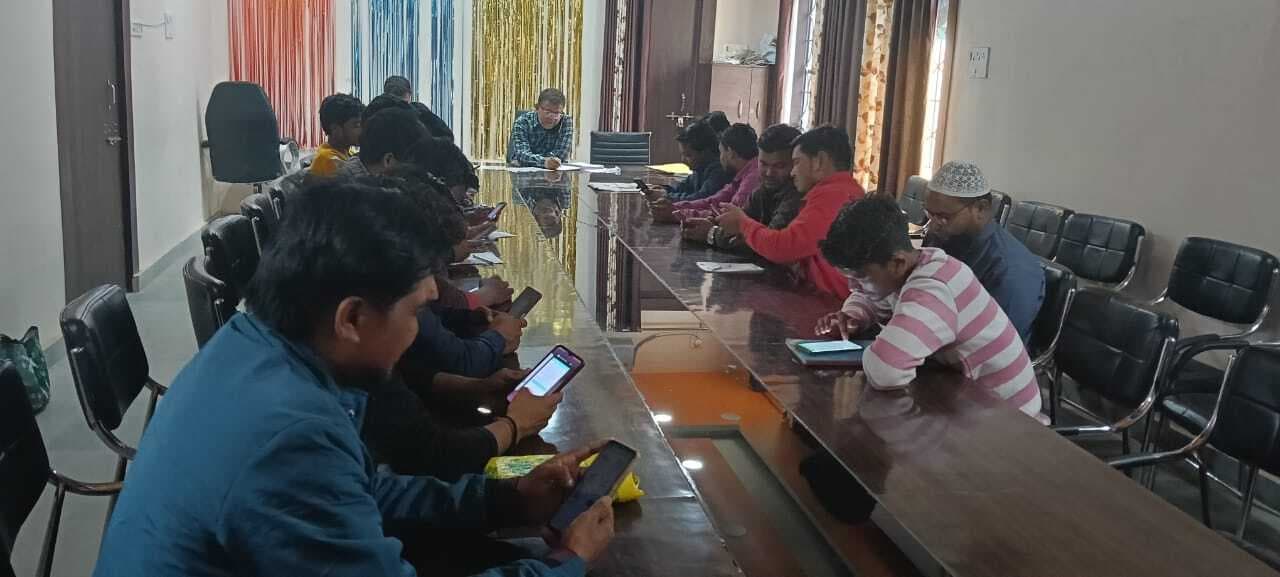 स्वच्छता कर्मियों के कार्यों की बैठक में बीडीओ ने की समीक्षा