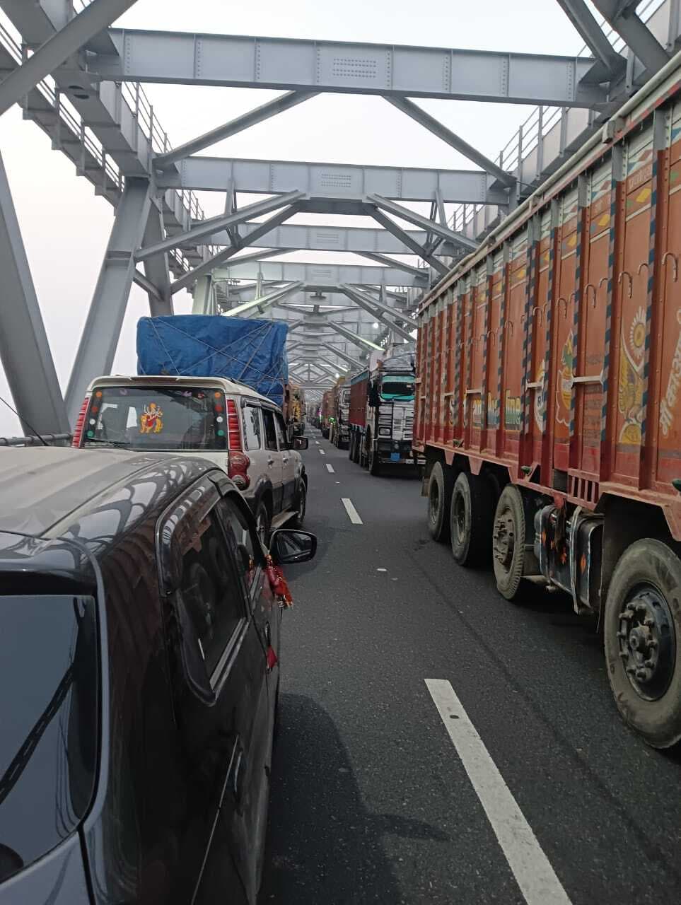 मुंगेर गंगा पुल पर लगा महाजाम, 8 घंटे तक वाहन चालक व यात्री रहे परेशान