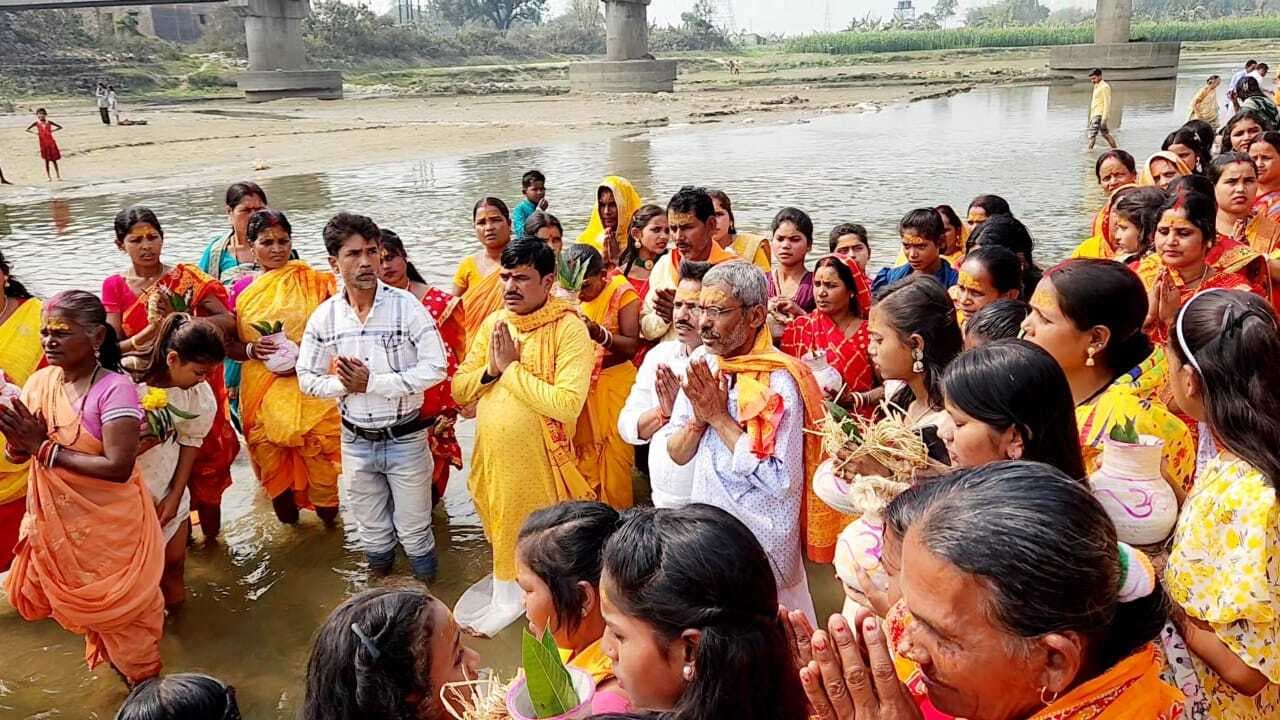 नानकार स्थित प्रसिद्ध काली मंदिर परिसर में शिवलिंग की स्थापना को ले निकाली कलाश शोभा यात्रा