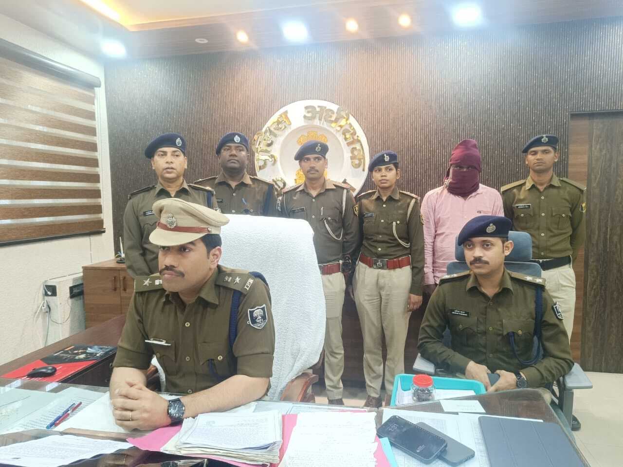 किशनगंज पुलिस व एसटीएफ की टीम ने शातिर अपराधी को बंगाल के ग्वालपोखर से किया गिरफ्तार