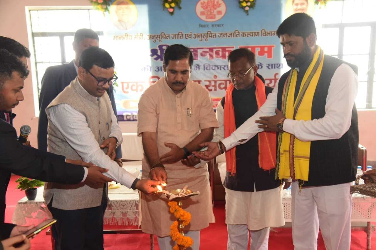 मंत्री ने विकास मित्रों के साथ किया संवाद