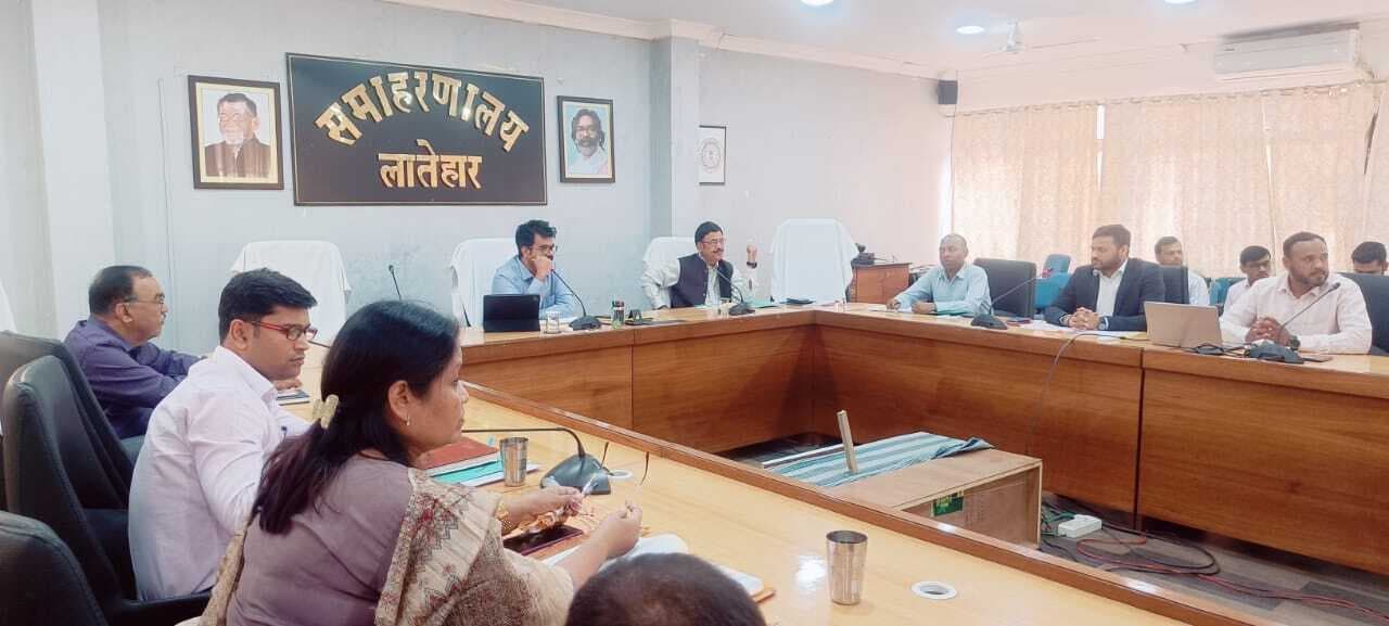 विकास योजनाओं को मूर्त रूप दें अधिकारी: डीसी