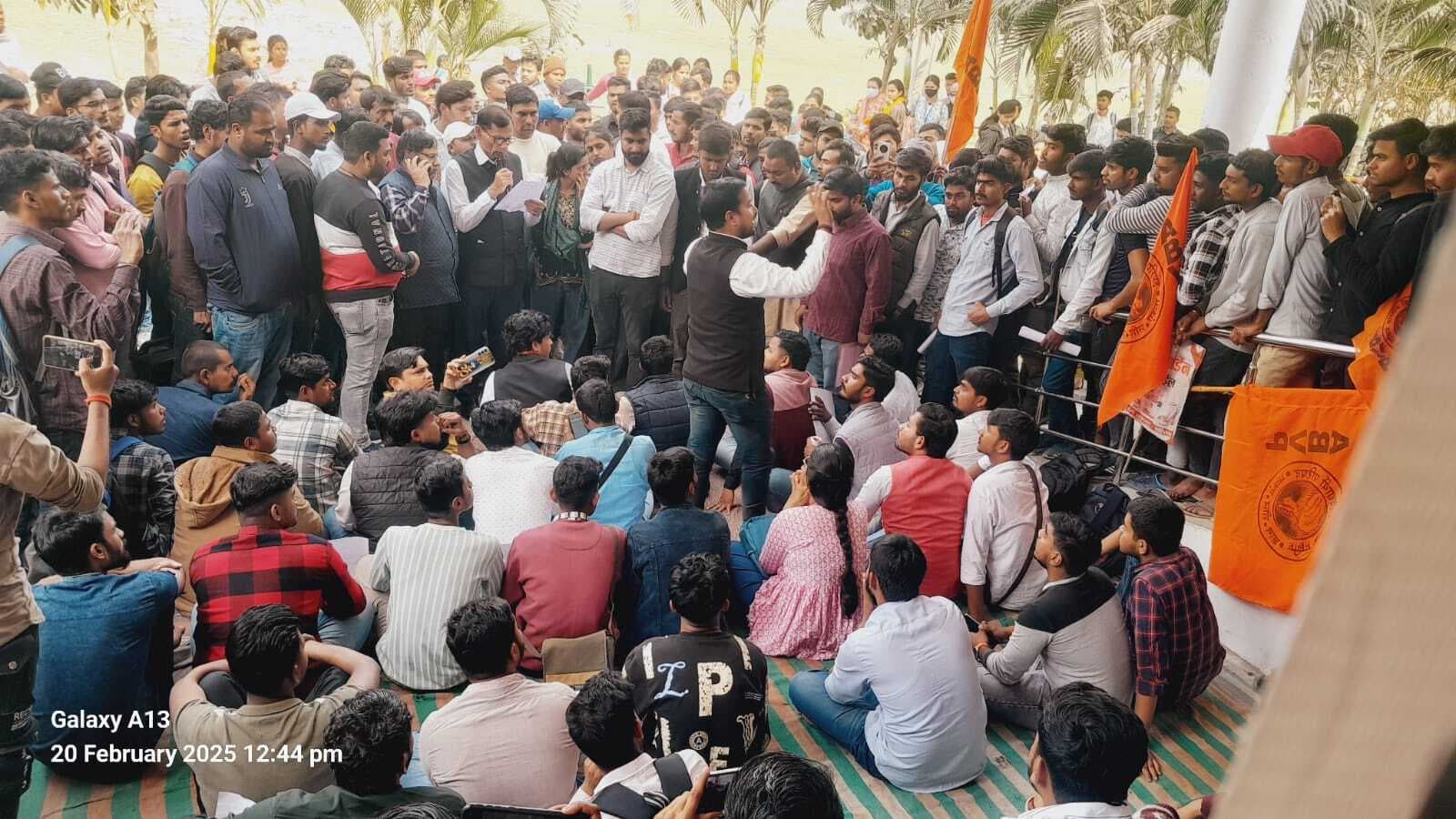 एमजेके कॉलेज में अराजकता और भ्रष्टाचार का आरोप लगा विद्यार्थी परिषद ने किया उग्र धरना प्रदर्शन