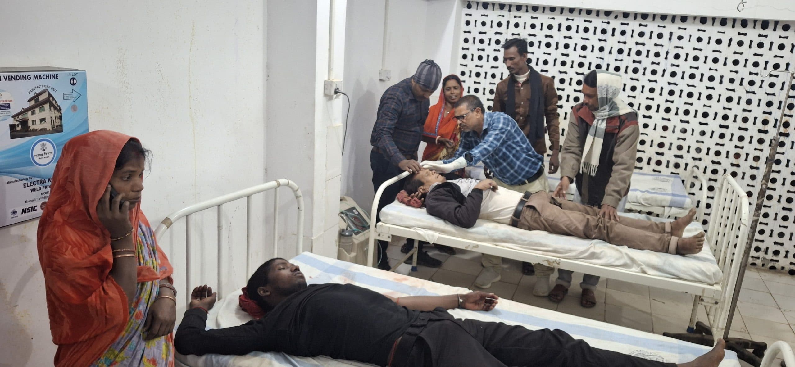 सड़क दुर्घटना में बाइक सवार दो युवक समेत तीन जख्मी