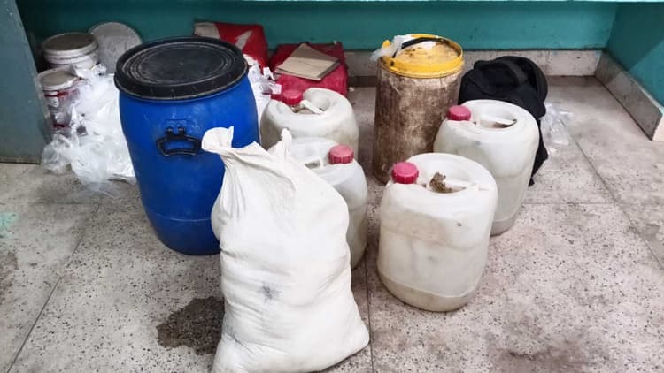 बगधसवा जंगल से शराब के साथ दो तस्कर गिरफ्तार