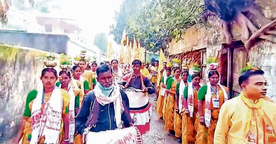 विश्वनाथ मंदिर में प्राण प्रतिष्ठा पर कलश यात्रा