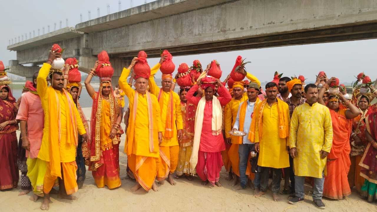 राम कथा को लेकर निकाली गयी कलश शोभायात्रा