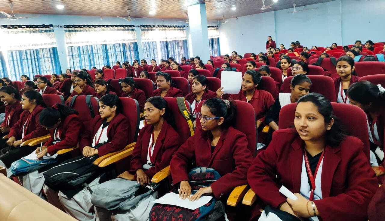 83 छात्राओं का अच्छी कंपनी में मिली नौकरी