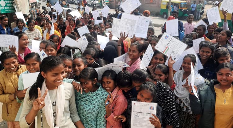 मैट्रिक : लेट से पहुंचने वाले कई केंद्रों से परीक्षार्थी लौटे