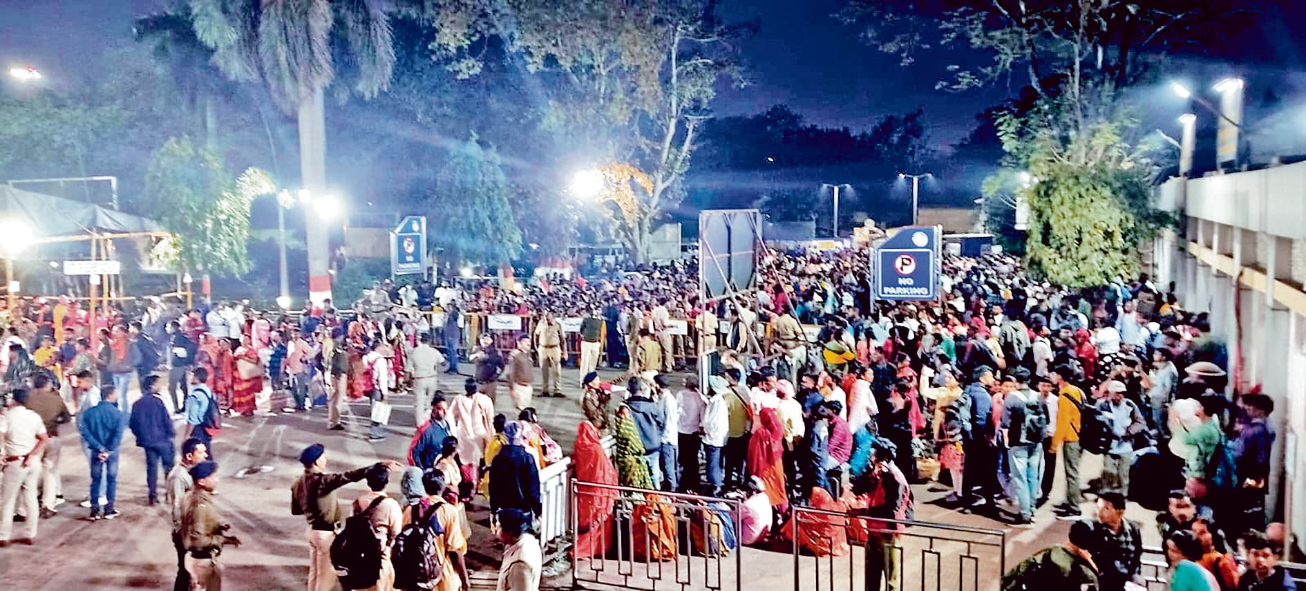 पारसनाथ एक्सप्रेस में चार जनरल डिब्बों के लिए 2017 यात्रियों को दिये गये टिकट