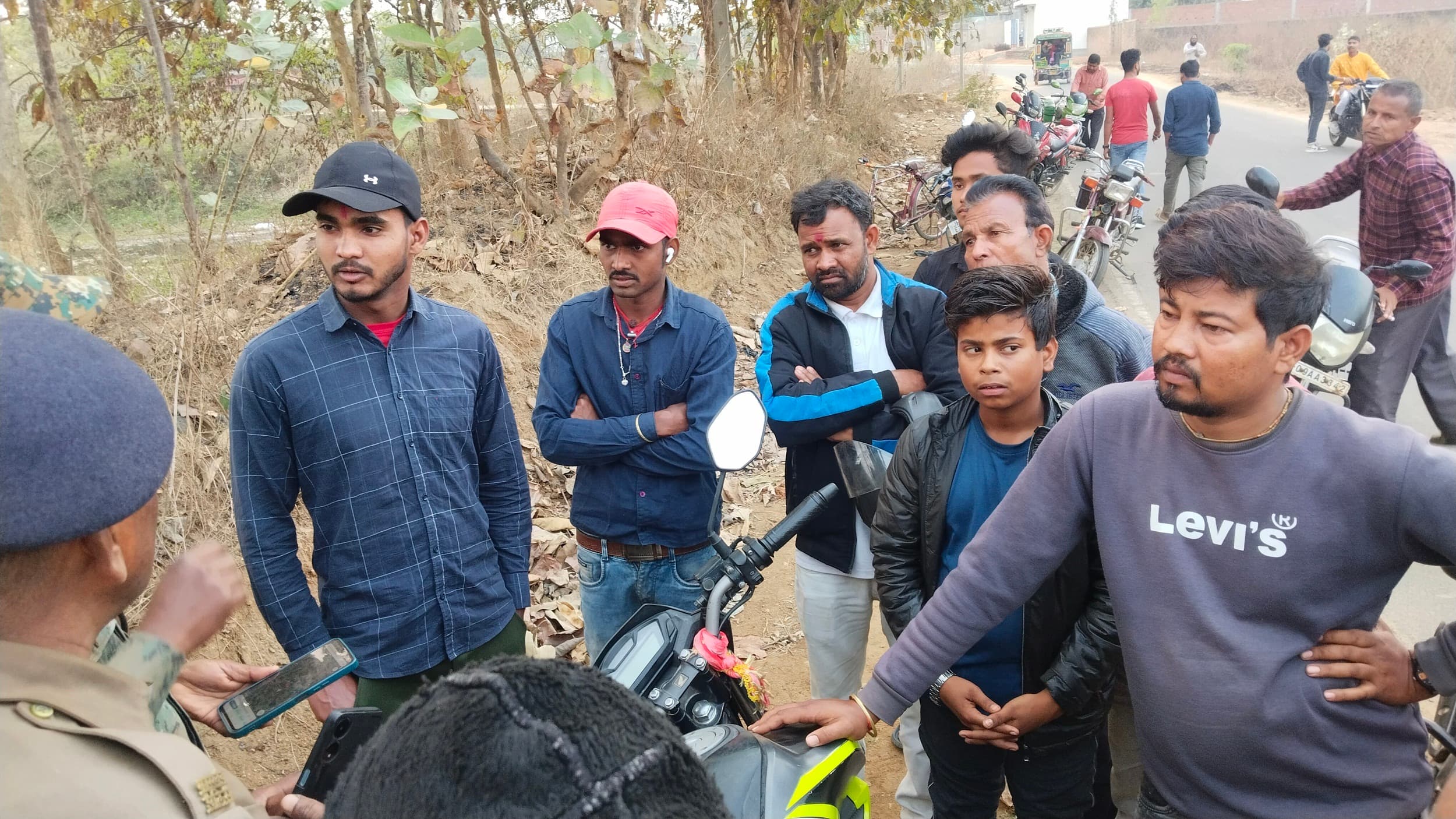 Bokaro News : पेटरवार में फाइनेंस कंपनी के अधिकारी से एक लाख रुपये लूटे