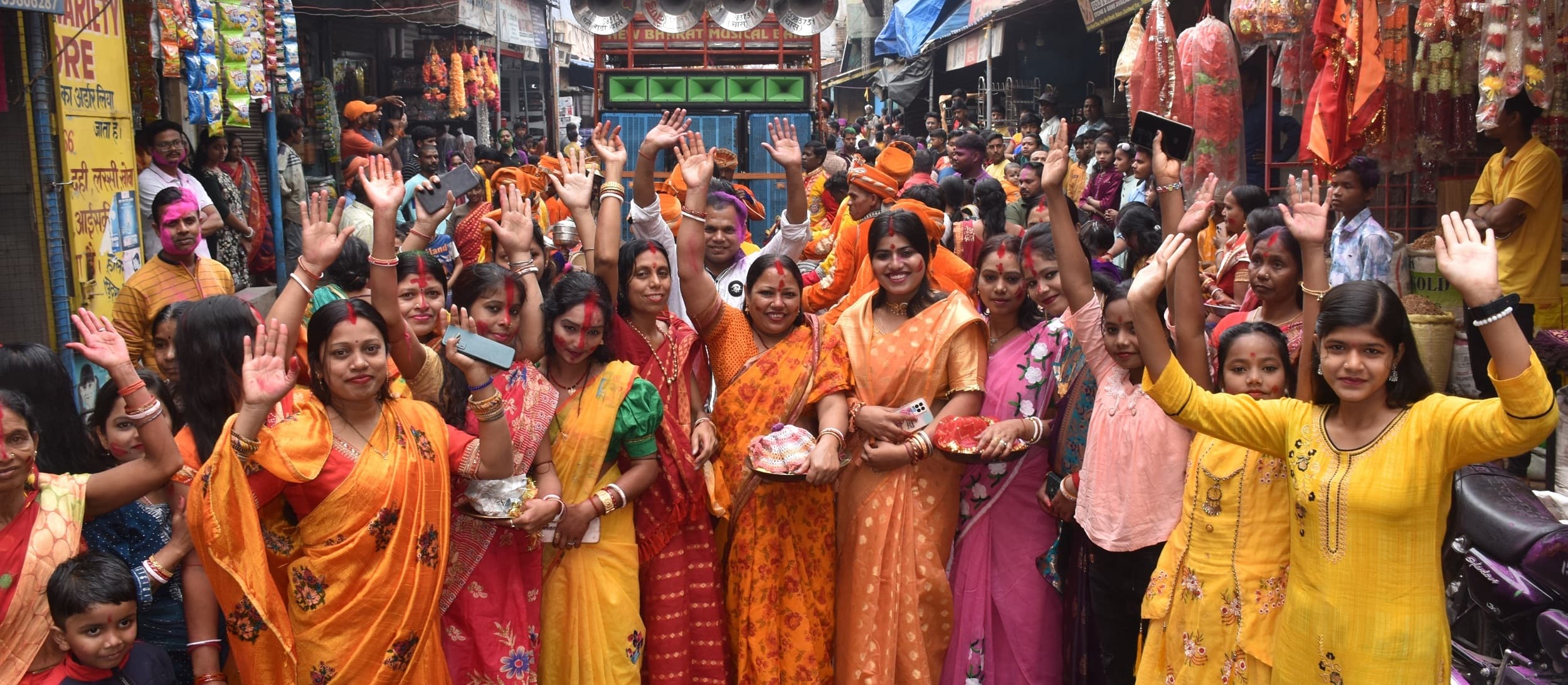 Bokaro News : शोभायात्रा निकली, झांकियां रही आकर्षण का केंद्र