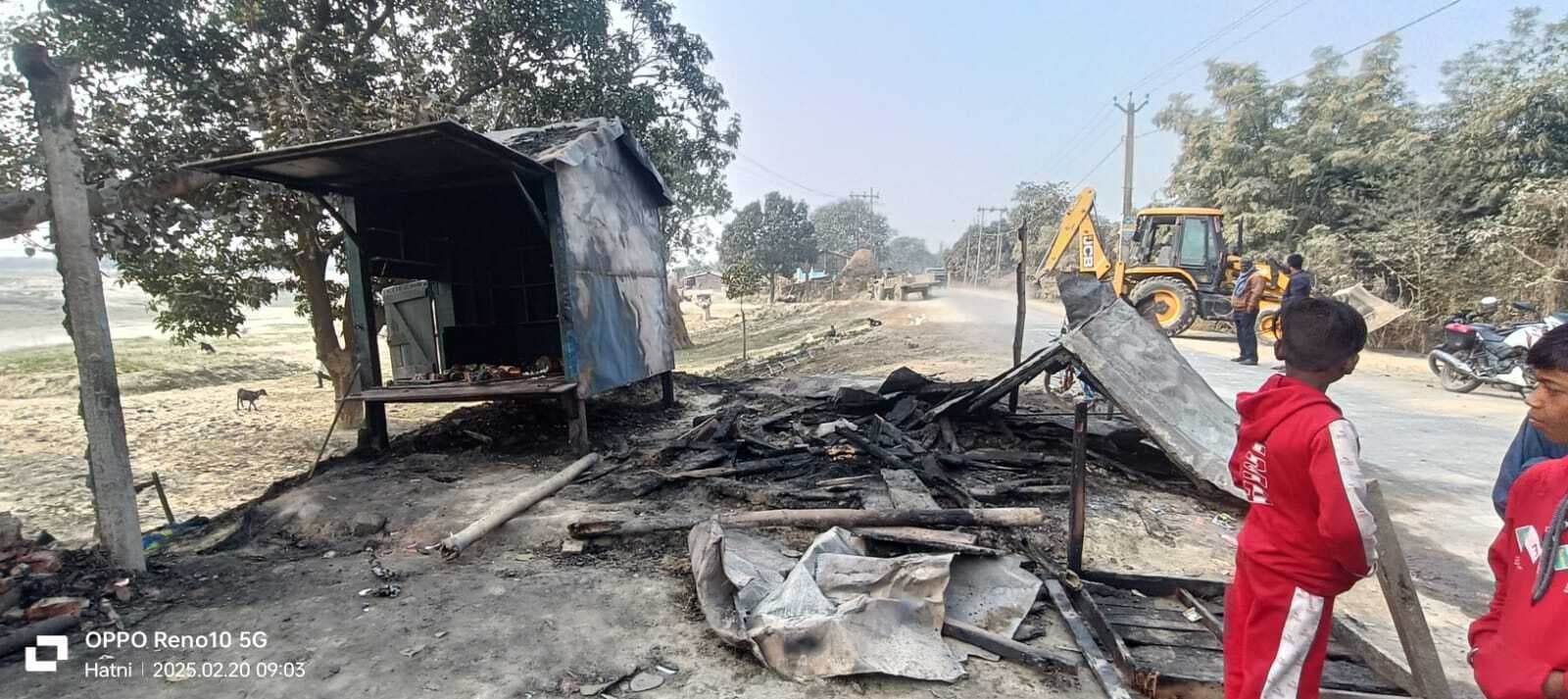 Madhubani News : शाॅर्ट सर्किट से घर में लगी आग, लाखों का नुकसान