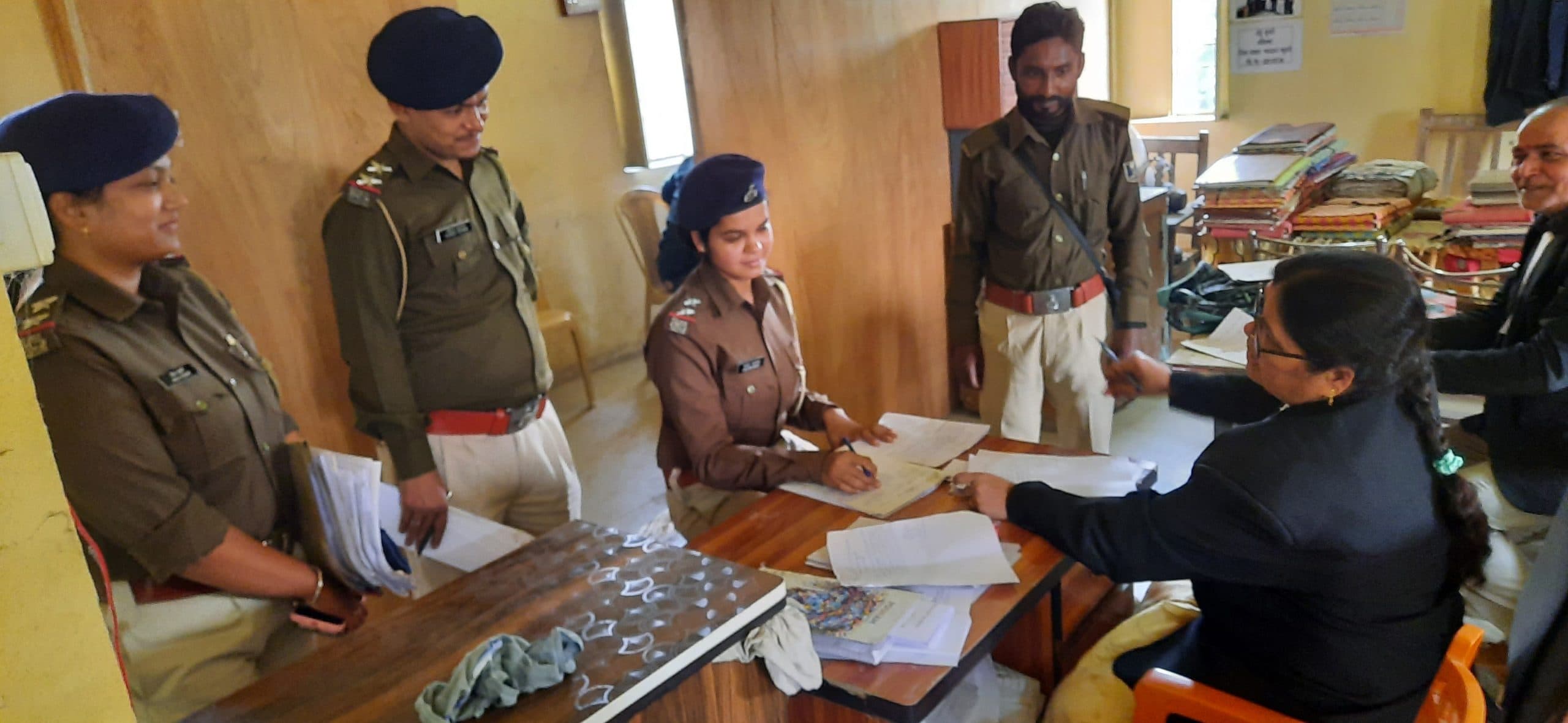 Madhubani News : न्यायालय परिसर में विशेष लोक अभियोजक की बैठने की समुचित व्यवस्था नहीं