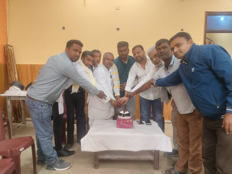 Madhubani News : राष्ट्रीय लोक मोर्चा ने स्थापना दिवस मनाया