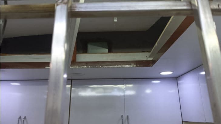 सारवां में ज्वेलरी दुकान से साढ़े चार लाख के आभूषण की चोरी