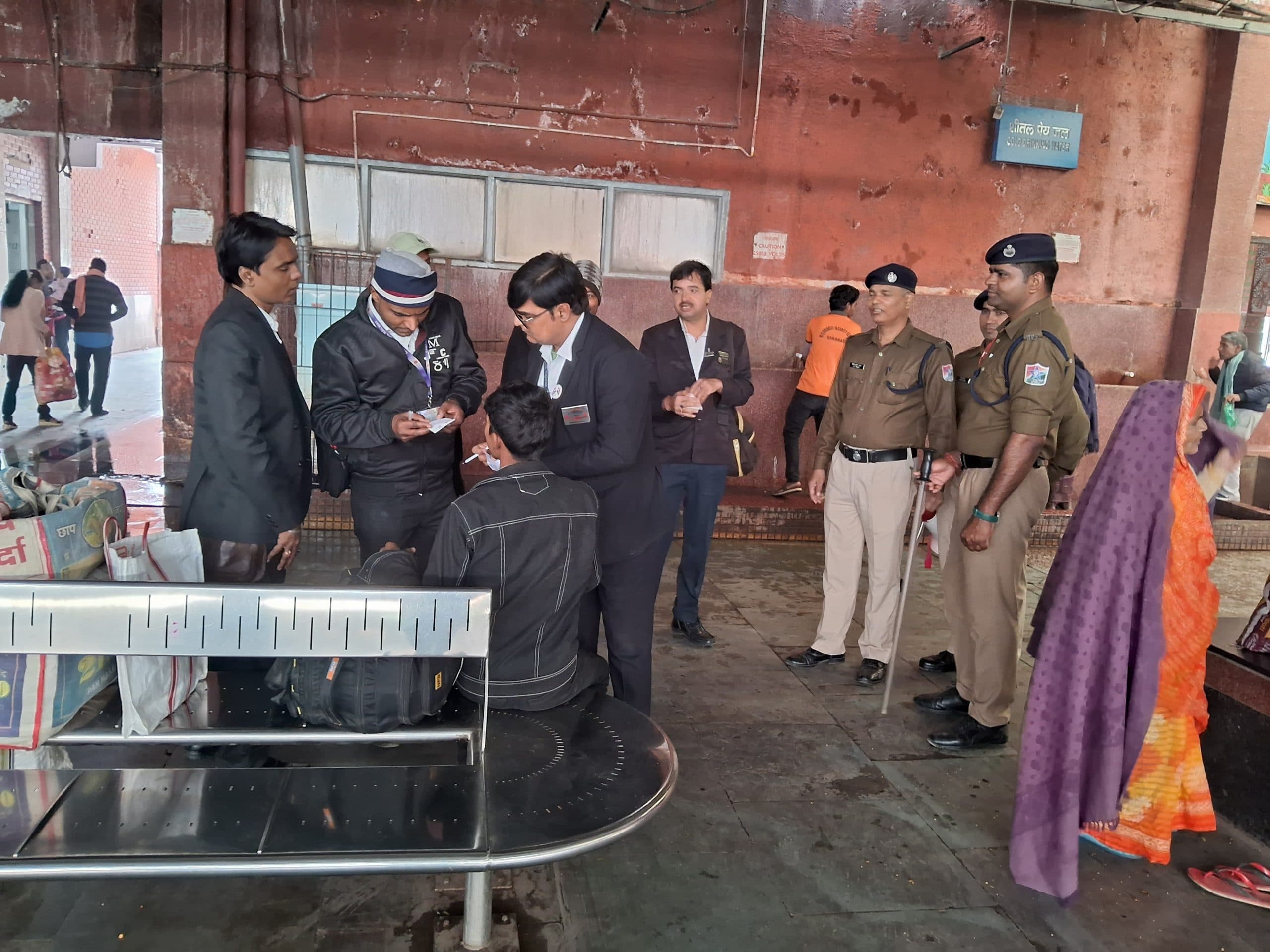 Darbhanga News: अंतिम शाही स्नान को लेकर प्रयागराज जाने वालों की बढ़ी भीड़