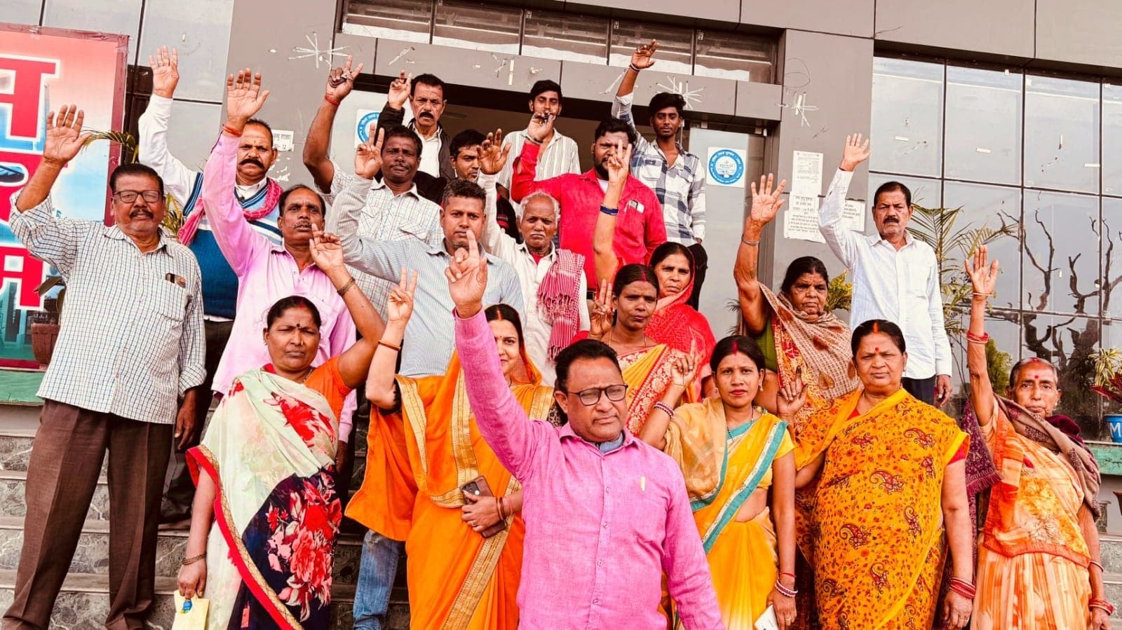 Bokaro News : जलापूर्ति योजना फेज दो शुरू करने की मांग को लेकर निगम कार्यालय में प्रदर्शन