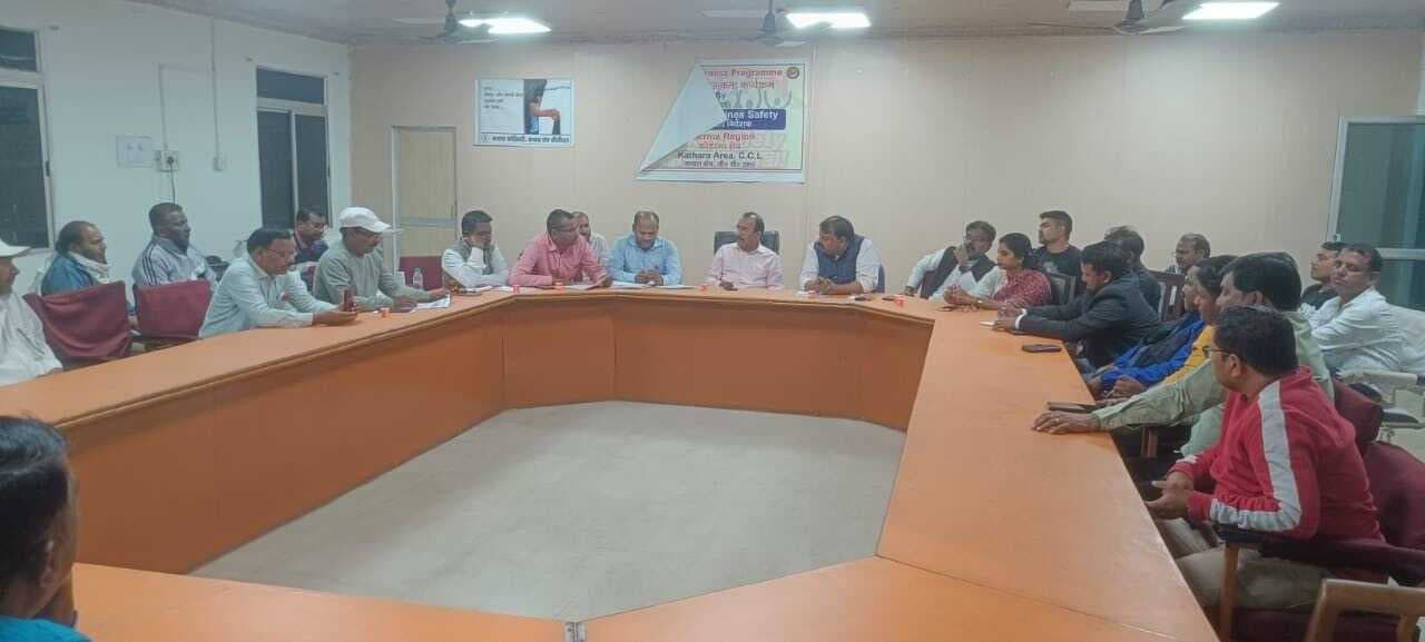 Bokaro News : श्रमिकों की मांगों को लेकर प्रबंधन व आरसीएमयू की वार्ता