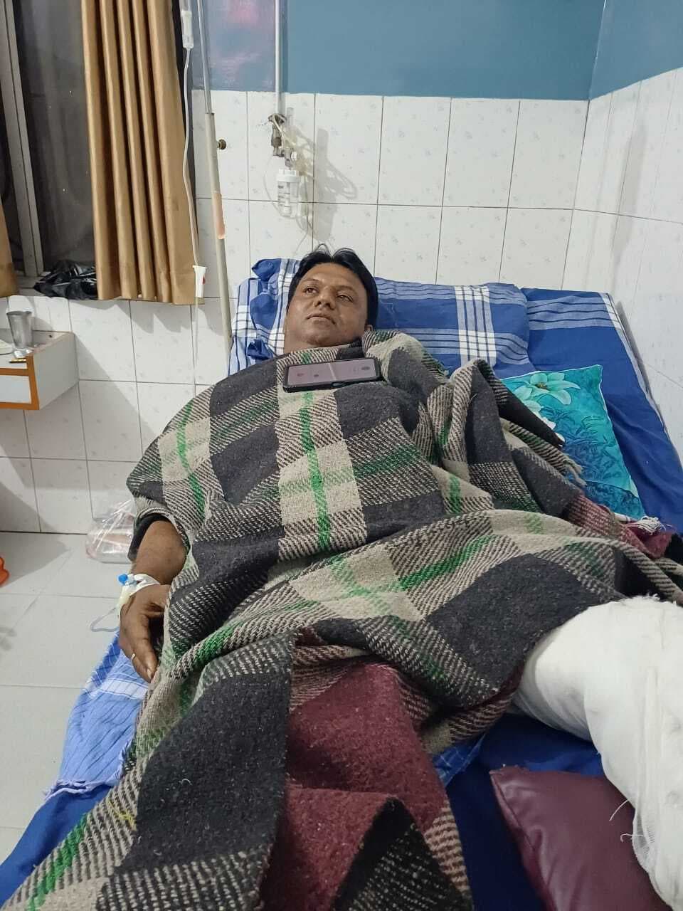 Bokaro News : बाइक से गिर कर कार्यालय अधीक्षक घायल