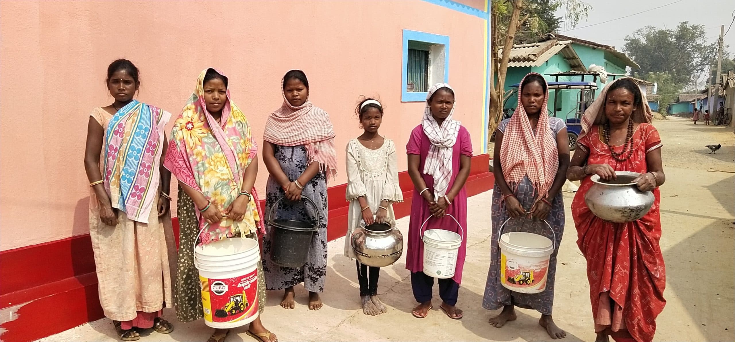 West Singhbhum News : इंदकाटा की जलमीनार डेढ़ साल से खराब एक चापाकल के भरोसे 221 परिवार