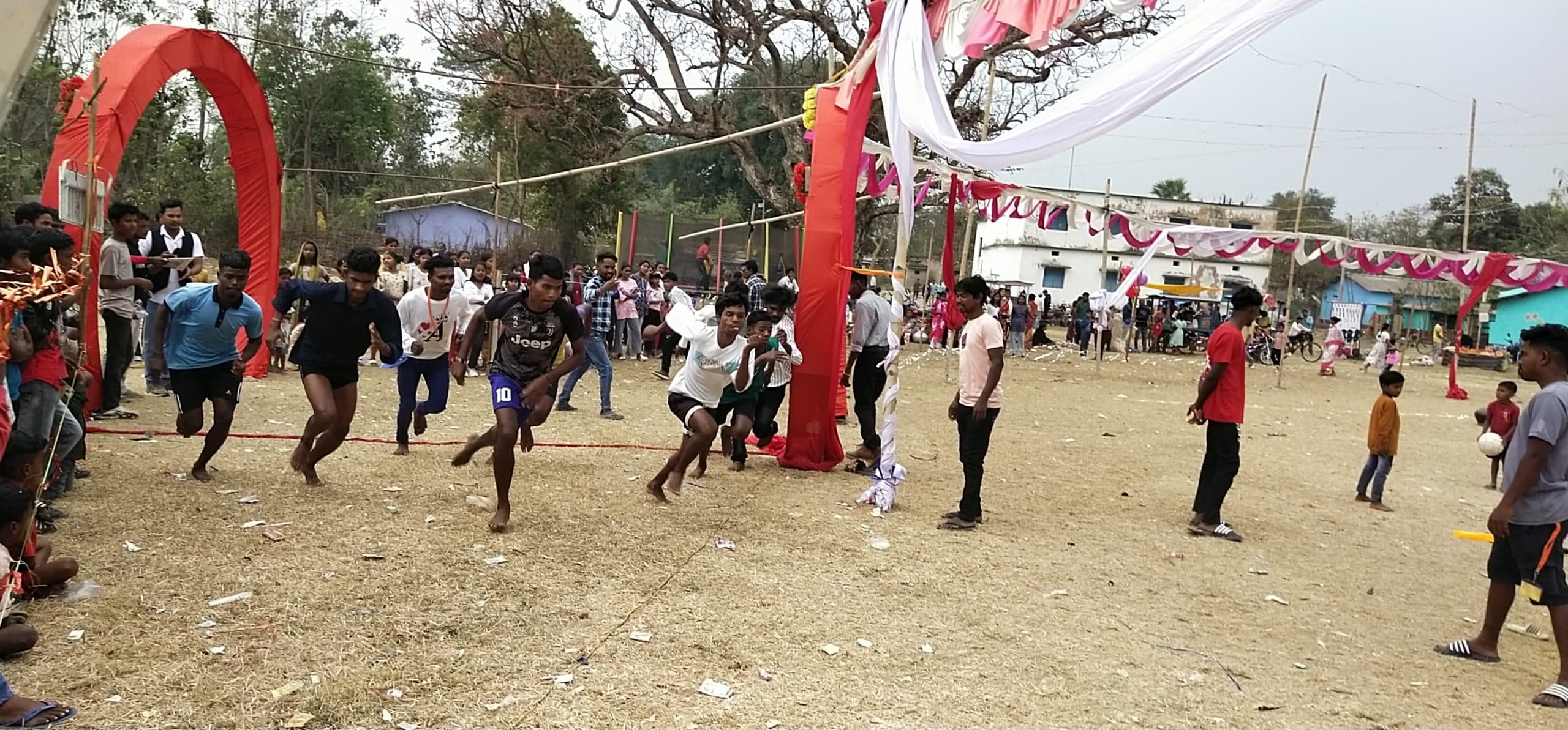 West Singhbhum News : युवाओं की दौड़ में सेलेम प्रथम व शिवनाथ द्वितीय