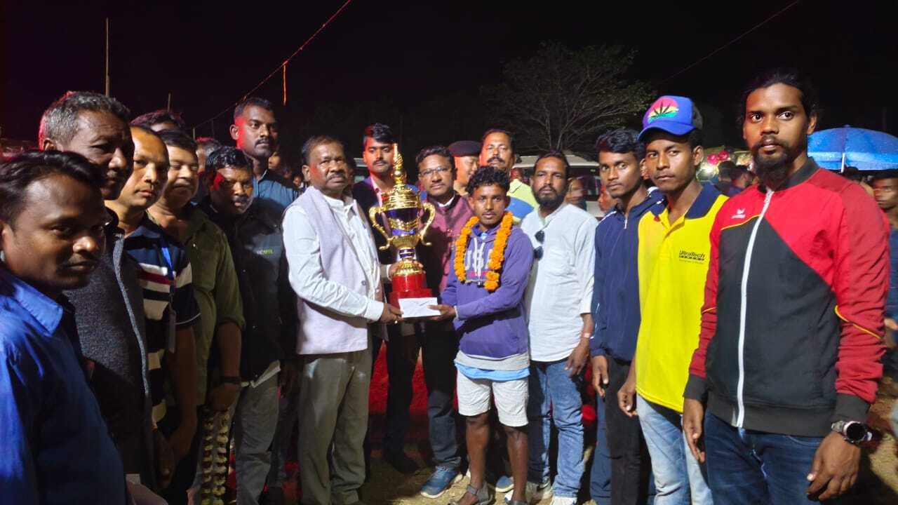 East Singhbhum News : खेल और शिक्षा के क्षेत्र में झारखंड बढ़ रहा आगे : रामदास सोरेन