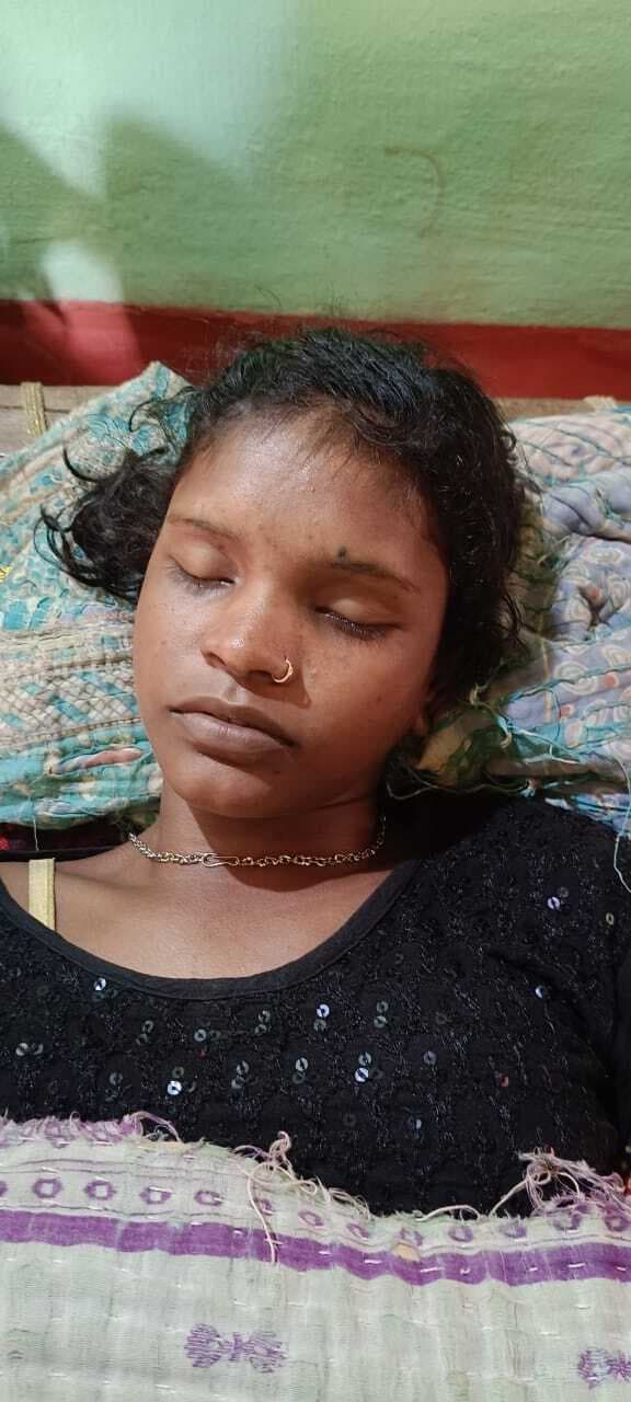 East Singhbhum News : पेड़ से झूलती मिली युवती की लाश, परिजनों ने हत्या का आरोप लगाया