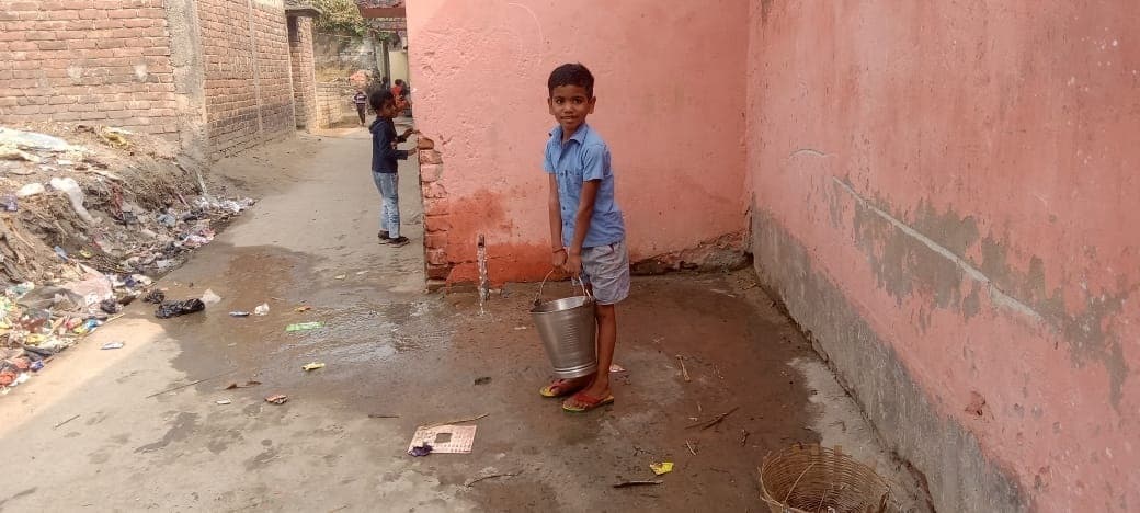 Bhagalpur News: जल बीच मीन प्यासी...स्कूल के तीनों चापाकल खराब, बच्चे व शिक्षक परेशान