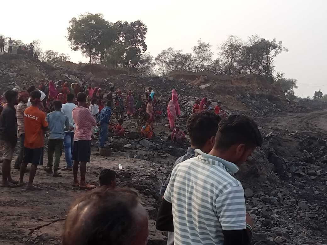 Dhanbad News: ग्रामीणों ने भौंरा फोर ए पैच का काम रोका, हंगामा