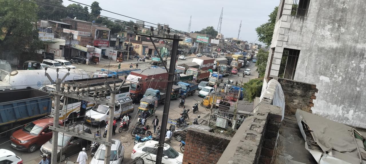 Dhanbad News: गोविंदपुर जीटी रोड का जाम बना परेशानी का सबब