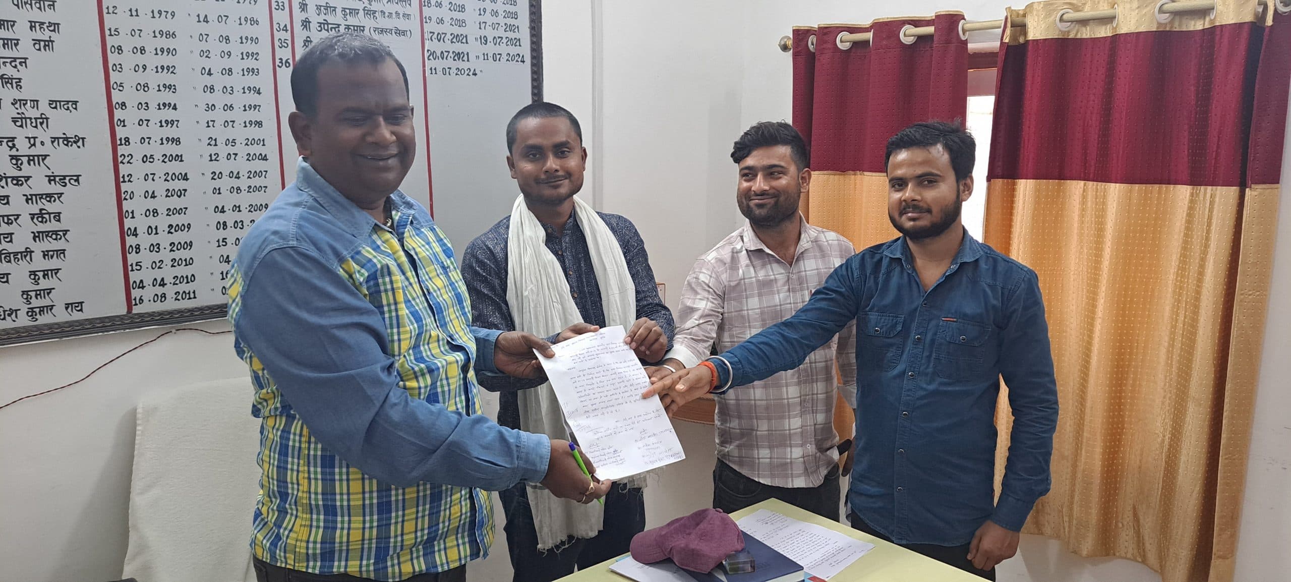 नहीं है सड़क, आवागमन में होती है परेशानी