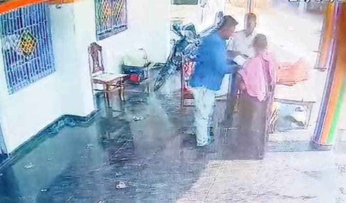 hajipur news. भाई की शादी में आयी महिला से तीन लाख के आभूषण की ठगी