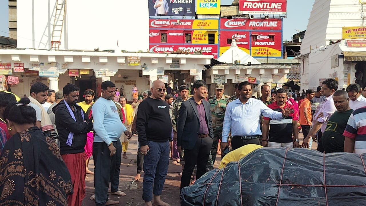Deoghar news : बाबा मंदिर परिसर से हटाया गया अतिक्रमण, नियम तोड़ने पर जुर्माने की दी हिदायत