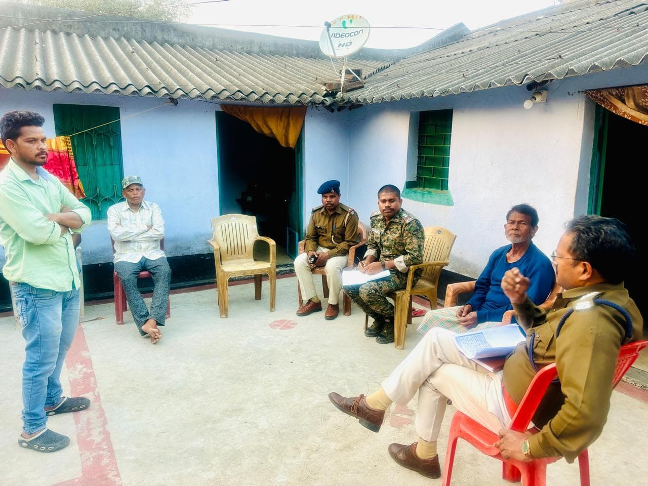 युवती की आत्महत्या को लेकर डीएसपी ने परिजनों से की पूछताछ